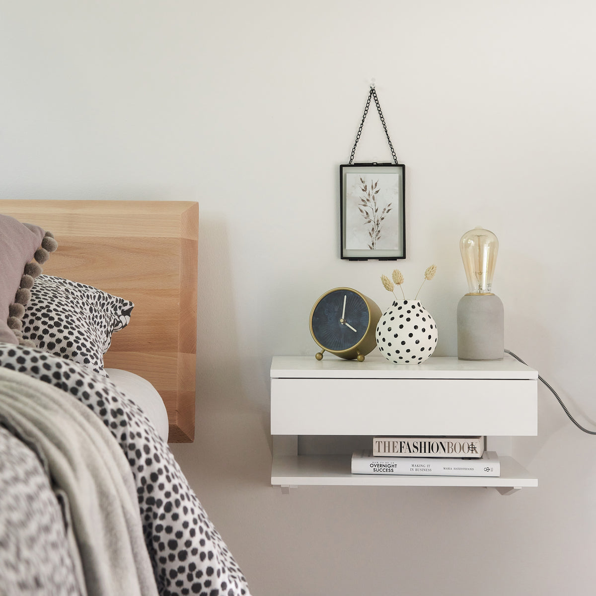 Bedside table ideas for tiny bedrooms – Urbansize