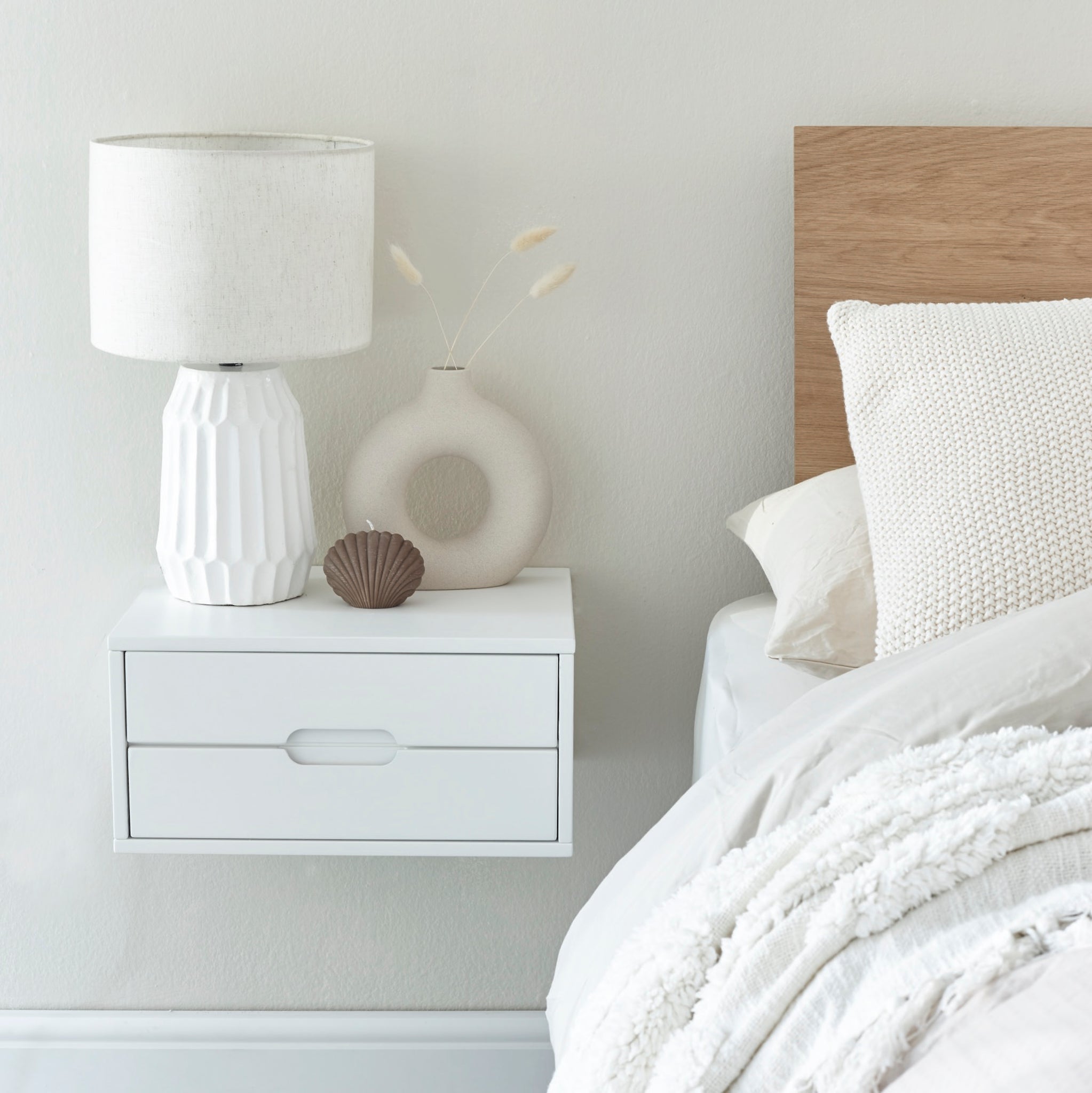 Floating bedside in white with double drawer